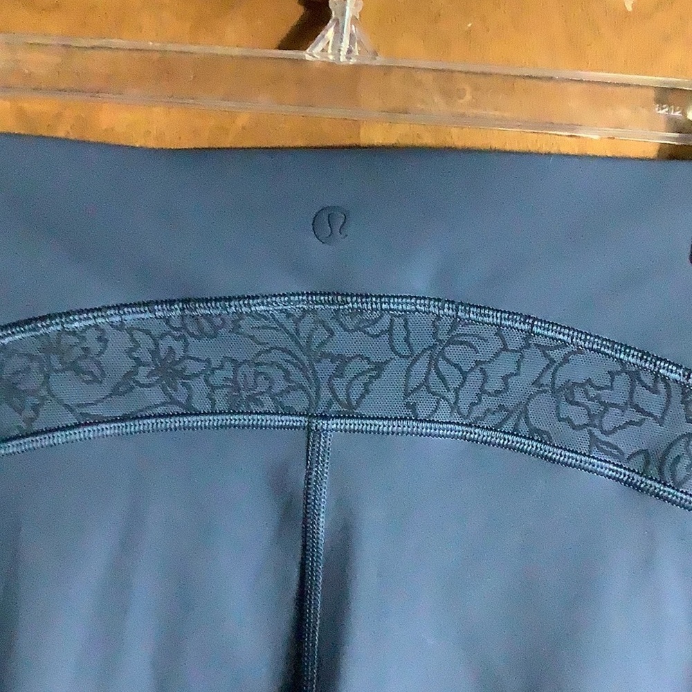 Blue lululemon capris